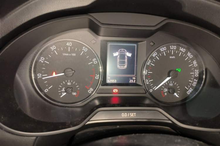 Used Skoda Octavia 2017 1.6L Automatic Smart Drive Edition Instrument Cluster