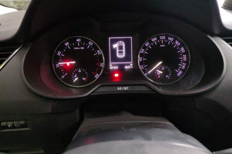 Used Skoda Octavia 2017 1.6L Manual Front-Wheel-Drive Version Instrument Cluster