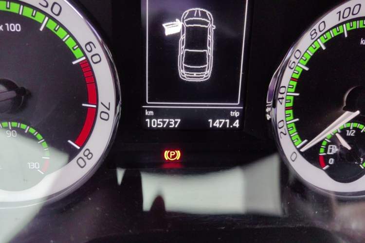 Used Skoda Octavia 2017 1.6L Manual Smart Drive Edition Odometer Close Up