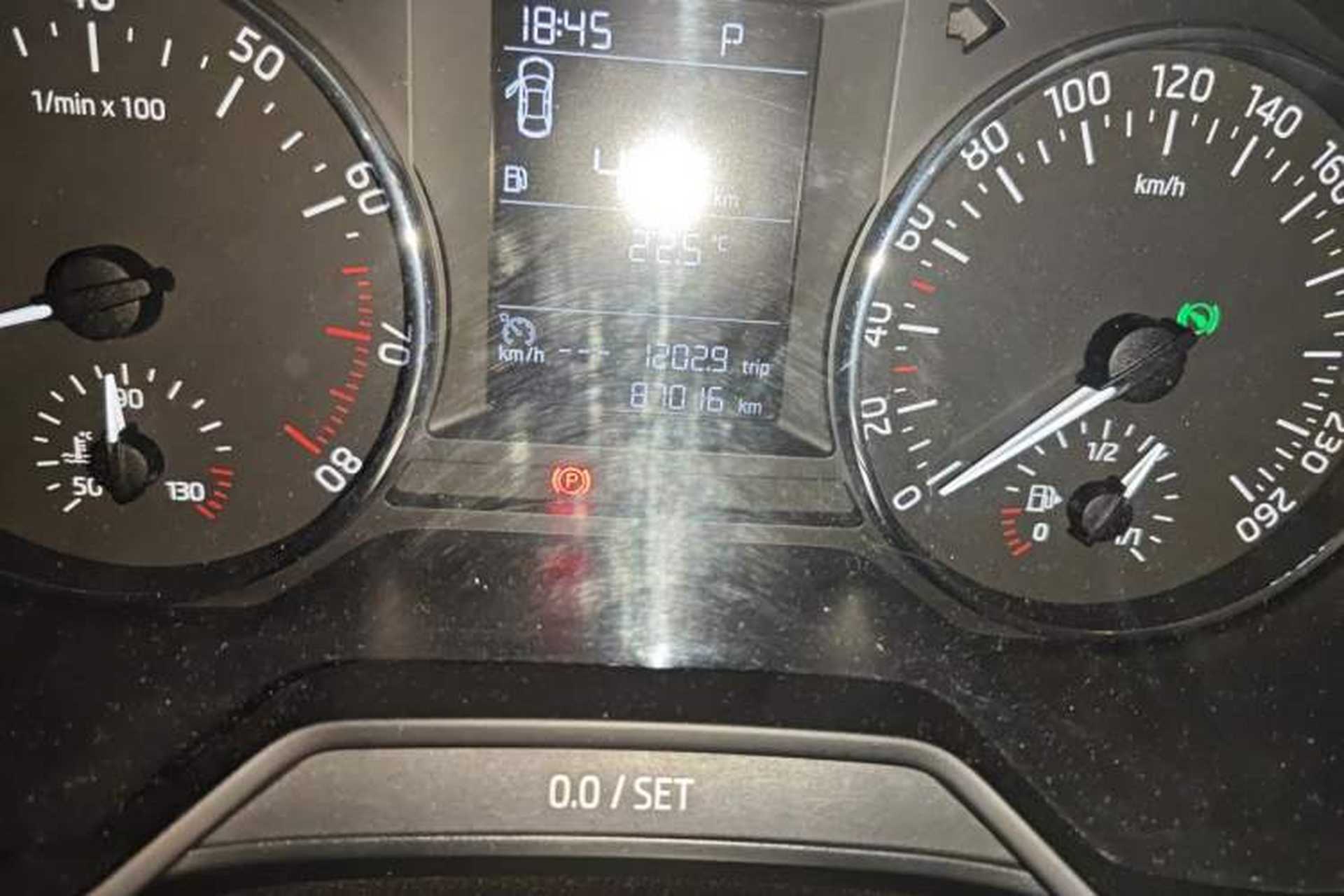 Used Skoda Octavia 2017 1.6L Automatic Chuanxing Edition Odometer Close Up
