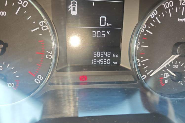 Used Skoda Octavia 2017 1.6L Automatic Chuanxing Edition Odometer Close Up