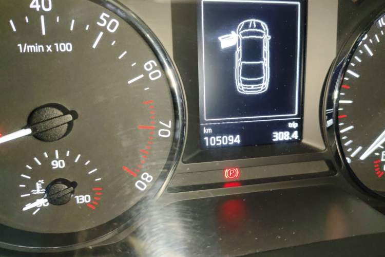 Used Skoda Octavia 2017 1.6L Manual Smart Drive Edition Odometer Close Up