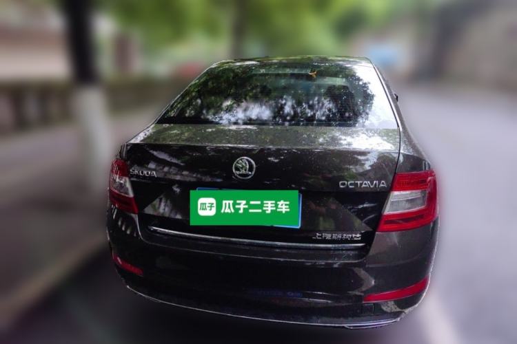 Used Skoda Octavia 2017 1.6L Manual Front-Wheel-Drive Version Rear