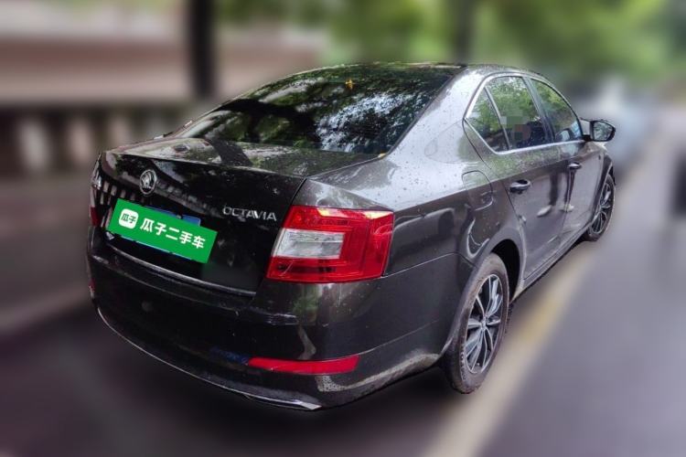 Used Skoda Octavia 2017 1.6L Manual Front-Wheel-Drive Version Rear Right 45 Deg