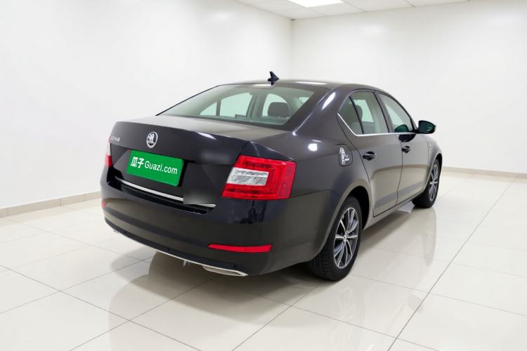 Used Skoda Octavia 2017 1.6L Manual Smart Drive Edition Rear Right 45 Deg