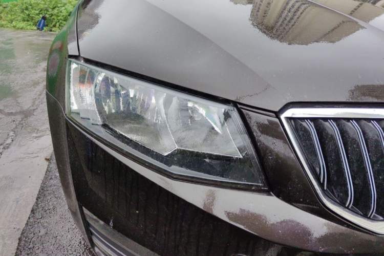 Used Skoda Octavia 2017 1.6L Manual Smart Drive Edition Right Front Headlight