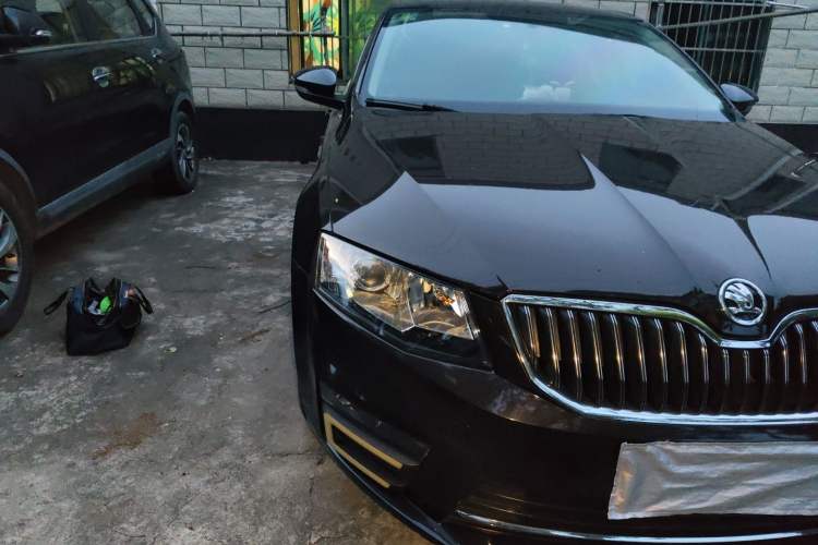 Used Skoda Octavia 2017 1.6L Manual Smart Drive Edition Right Front Headlight