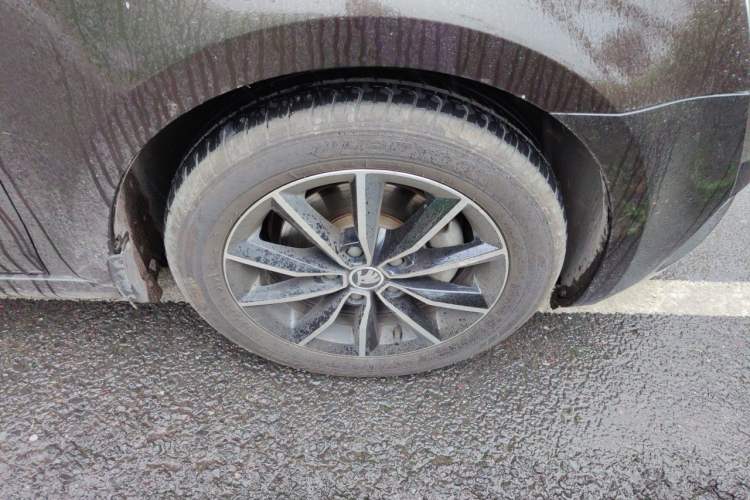 Used Skoda Octavia 2017 1.6L Manual Smart Drive Edition Right Front Wheel Hub