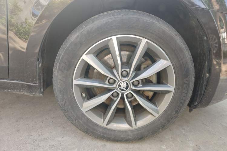 Used Skoda Octavia 2017 1.6L Automatic Chuanxing Edition Right Front Wheel Hub