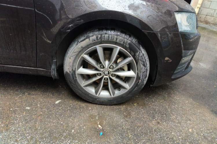 Used Skoda Octavia 2017 1.6L Automatic Chuanxing Edition Right Front Wheel Hub