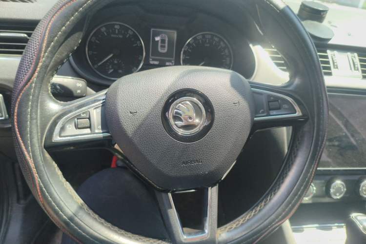 Used Skoda Octavia 2017 1.6L Automatic Smart Drive Edition Steering Wheel