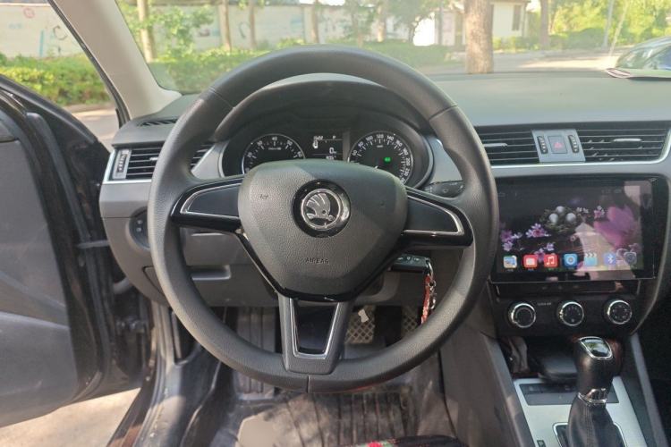 Used Skoda Octavia 2017 1.6L Automatic Chuanxing Edition Steering Wheel