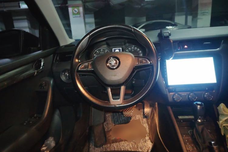 Used Skoda Octavia 2017 1.6L Automatic Smart Drive Edition Steering Wheel