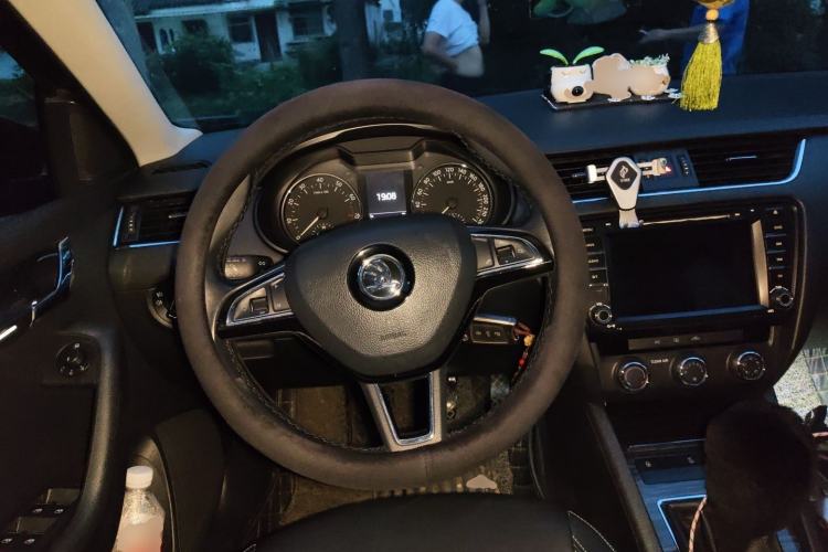 Used Skoda Octavia 2017 1.6L Manual Smart Drive Edition Steering Wheel