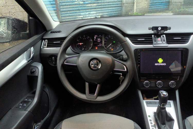 Used Skoda Octavia 2017 1.6L Automatic Chuanxing Edition Steering Wheel