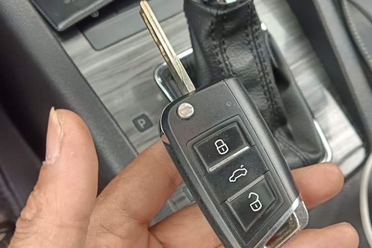 Used Skoda Octavia 2017 1.6L Automatic Smart Drive Edition Vehicle Key