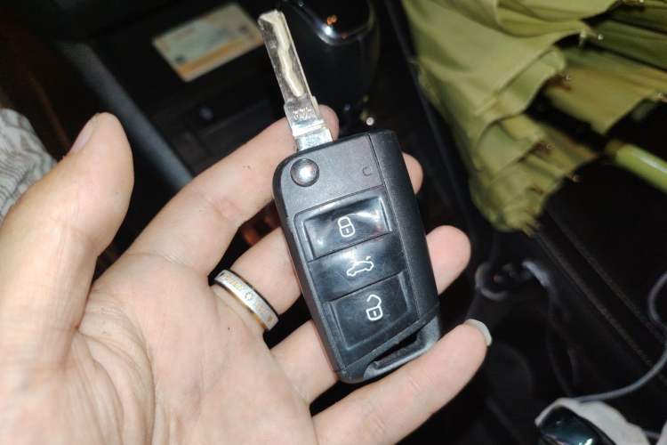 Used Skoda Octavia 2017 1.6L Automatic Smart Drive Edition Vehicle Key