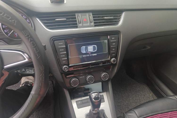 Used Skoda Octavia 2017 1.6L Automatic Chuanxing Edition Audio And AC Panel