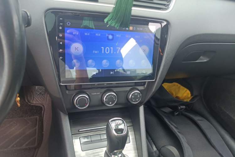 Used Skoda Octavia 2017 TSI280 DSG Smart Drive Edition Audio And AC Panel