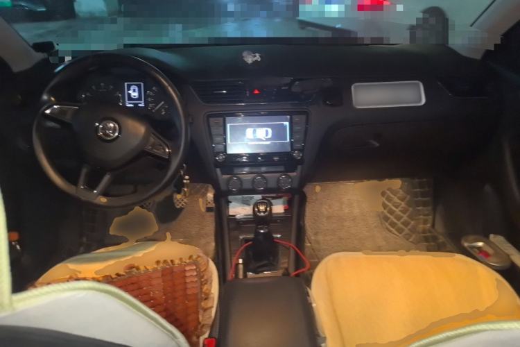 Used Skoda Octavia 2017 1.6L Manual Smart Drive Edition Center Console