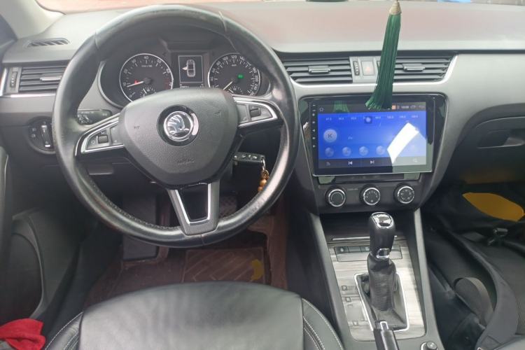 Used Skoda Octavia 2017 TSI280 DSG Smart Drive Edition Center Console