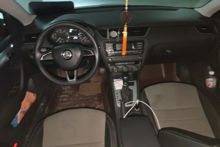 Used Skoda Octavia 2017 1.6L Automatic Smart Drive Edition Center Console