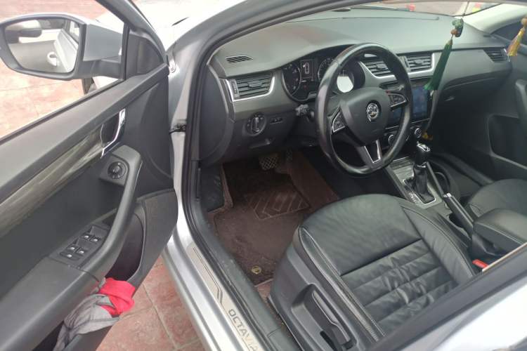 Used Skoda Octavia 2017 TSI280 DSG Smart Drive Edition Driver Seat