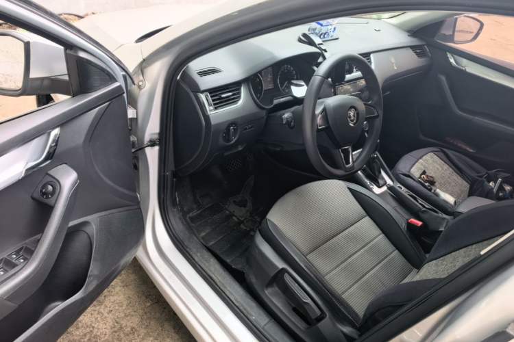 Used Skoda Octavia 2017 1.6L Automatic Chuanxing Edition Driver Seat