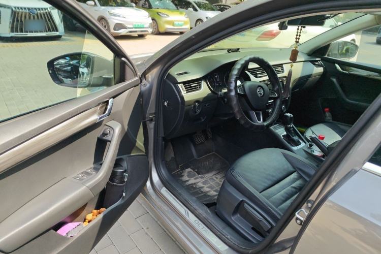 Used Skoda Octavia 2017 1.6L Automatic Smart Drive Edition Driver Seat