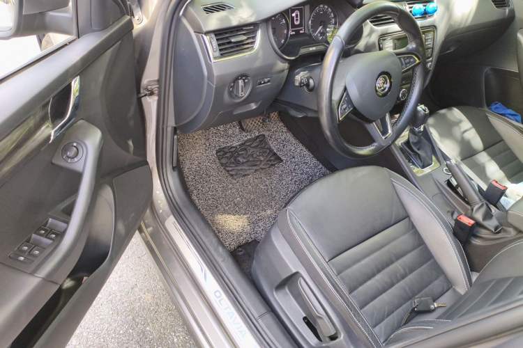 Used Skoda Octavia 2017 1.6L Automatic Smart Drive Edition Driver Seat