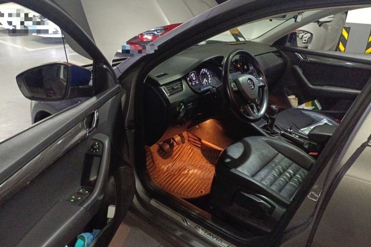 Used Skoda Octavia 2017 1.6L Manual Smart Drive Edition Driver Seat
