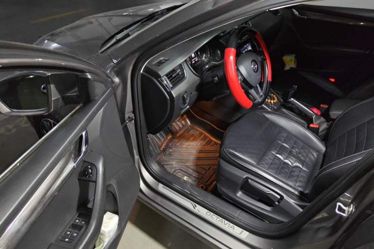 Used Skoda Octavia 2017 1.6L Automatic Smart Drive Edition Driver Seat