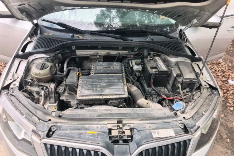 Used Skoda Octavia 2017 1.6L Automatic Chuanxing Edition Engine Bay