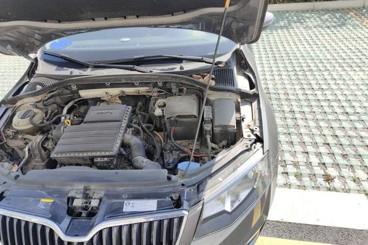 Used Skoda Octavia 2017 1.6L Automatic Smart Drive Edition Engine Bay Left