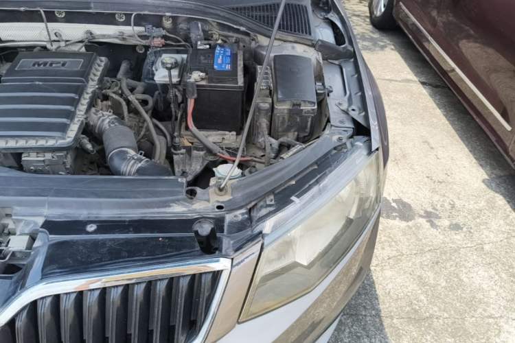 Used Skoda Octavia 2017 1.6L Automatic Chuanxing Edition Engine Bay Left