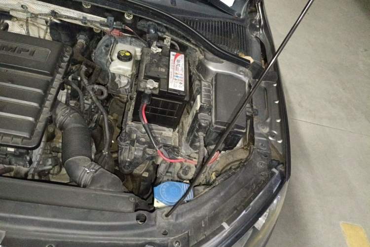Used Skoda Octavia 2017 1.6L Manual Smart Drive Edition Engine Bay Left