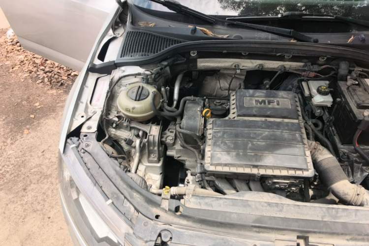 Used Skoda Octavia 2017 1.6L Automatic Chuanxing Edition Engine Bay Right