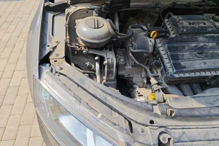 Used Skoda Octavia 2017 1.6L Automatic Smart Drive Edition Engine Bay Right