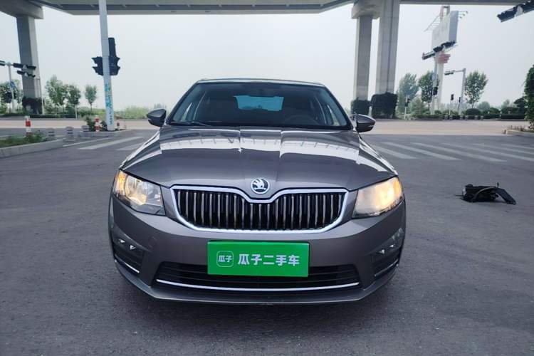 Used Skoda Octavia 2017 Classic Model 1.6L Automatic Comfort Edition Front