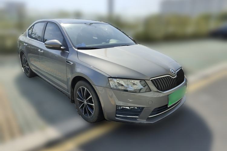Used Skoda Octavia 2017 1.6L Automatic Smart Drive Edition Front Right 45 Deg