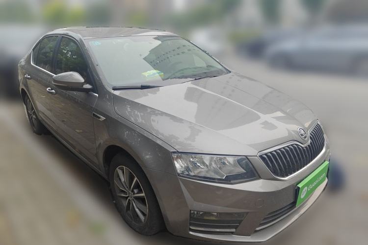 Used Skoda Octavia 2017 1.6L Automatic Chuanxing Edition Front Right 45 Deg