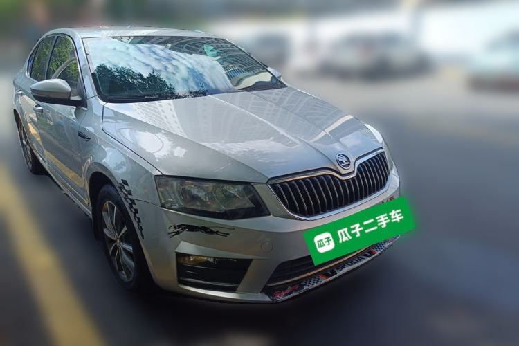 Used Skoda Octavia 2017 1.6L Automatic Chuanxing Edition Front Right 45 Deg