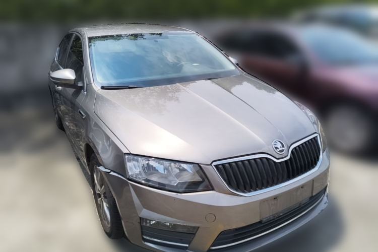 Used Skoda Octavia 2017 1.6L Automatic Chuanxing Edition Front Right 45 Deg