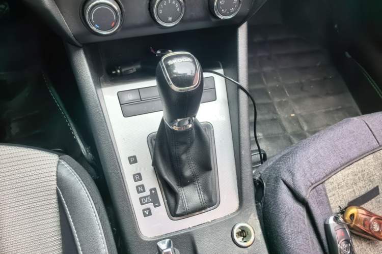Used Skoda Octavia 2017 1.6L Automatic Chuanxing Edition Gear Lever