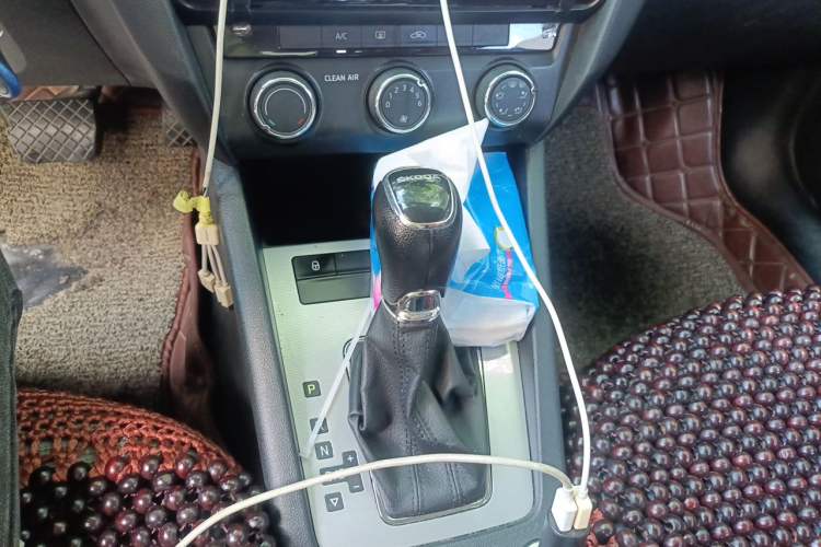 Used Skoda Octavia 2017 1.6L Automatic Chuanxing Edition Gear Lever