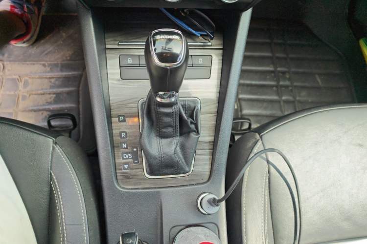 Used Skoda Octavia 2017 1.6L Automatic Smart Drive Edition Gear Lever