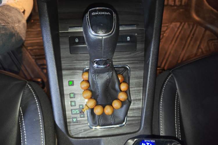 Used Skoda Octavia 2017 1.6L Automatic Smart Drive Edition Gear Lever
