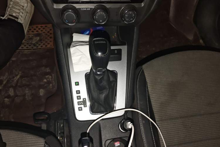 Used Skoda Octavia 2017 1.6L Automatic Smart Drive Edition Gear Lever