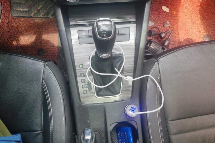 Used Skoda Octavia 2017 1.6L Automatic Smart Drive Edition Gear Lever