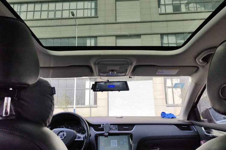 Used Skoda Octavia 2017 1.6L Automatic Smart Drive Edition Headliner